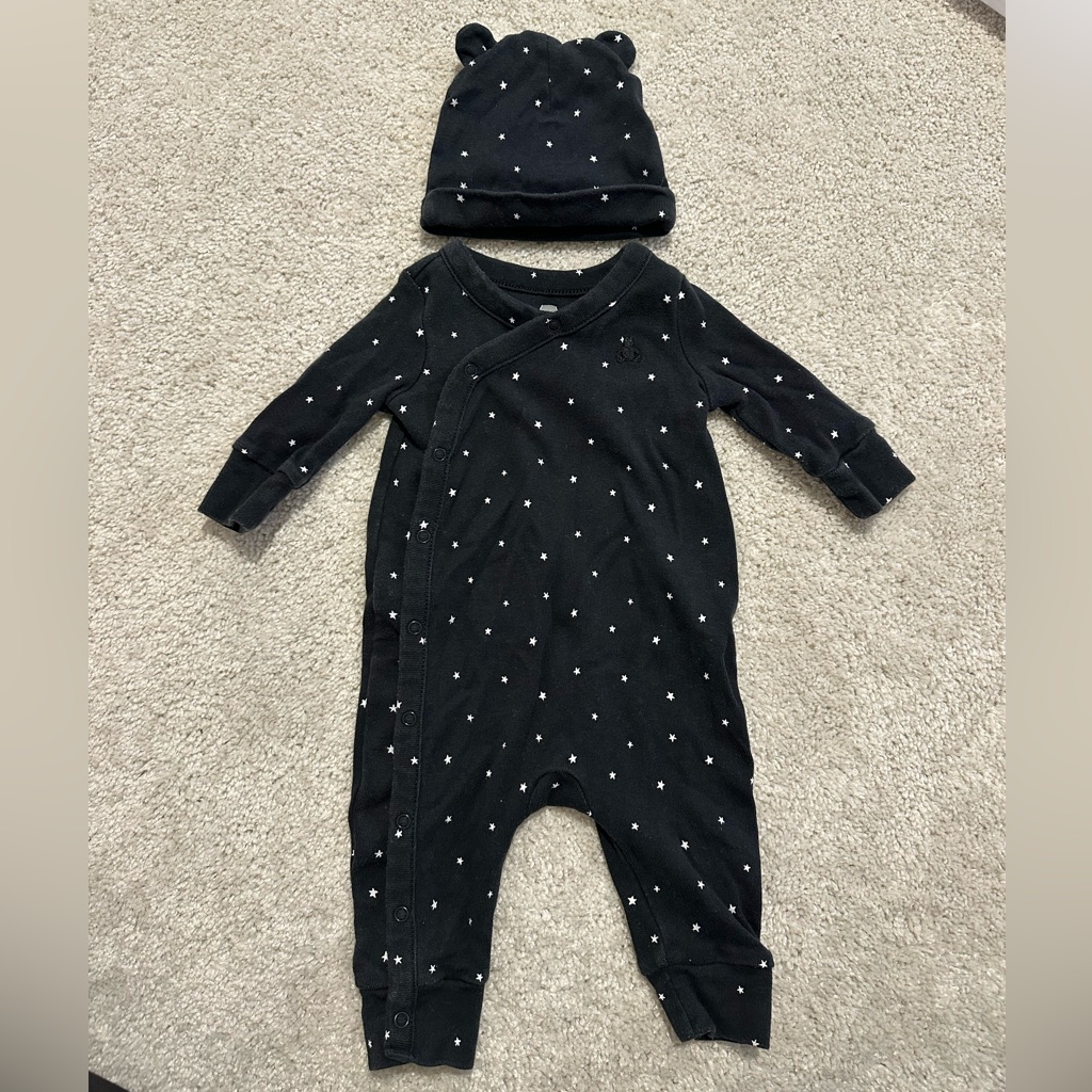 Baby Gap Sleeper And Hat